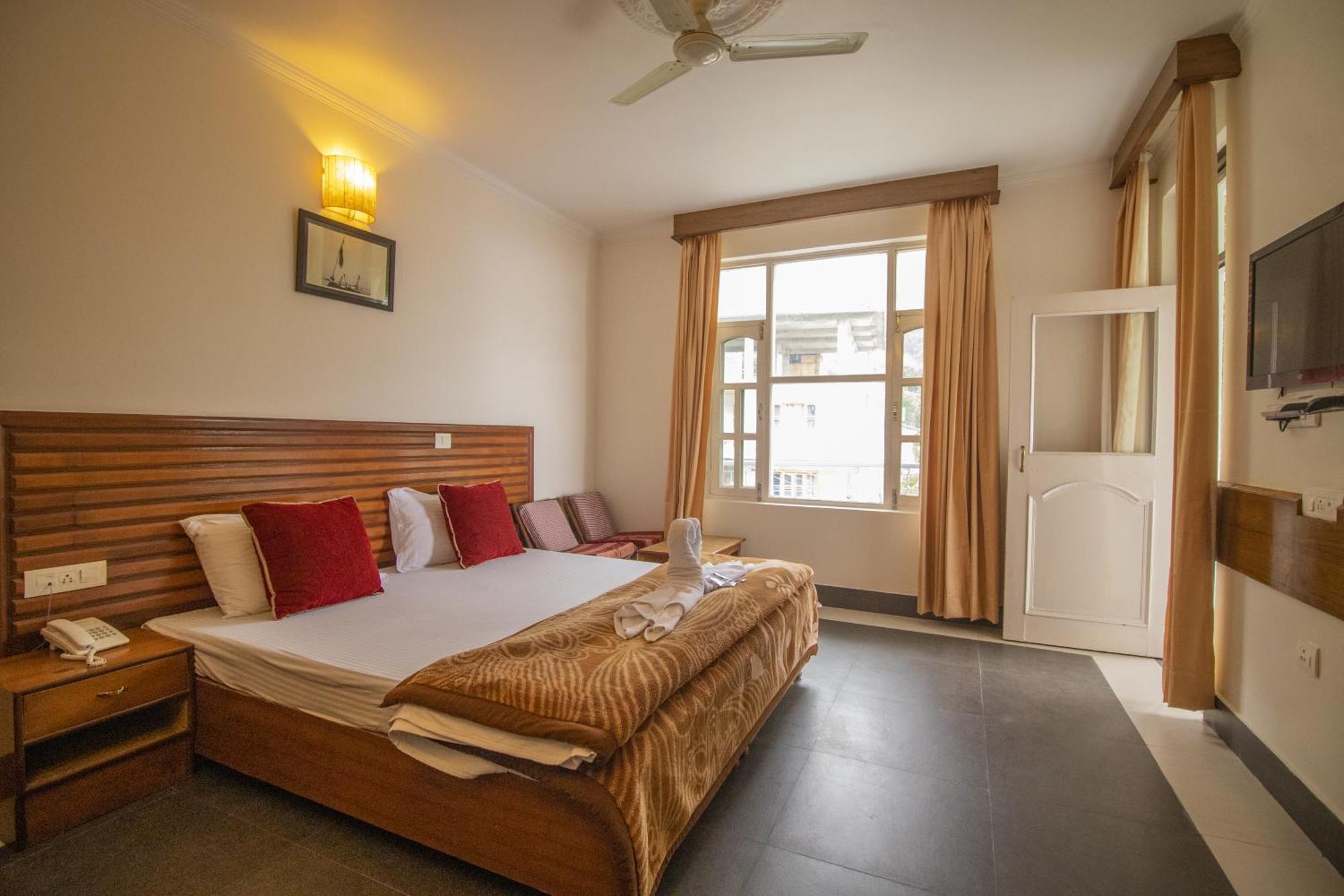 Wow Stayz2 Hotel The Lodge Dharamshala Exterior photo