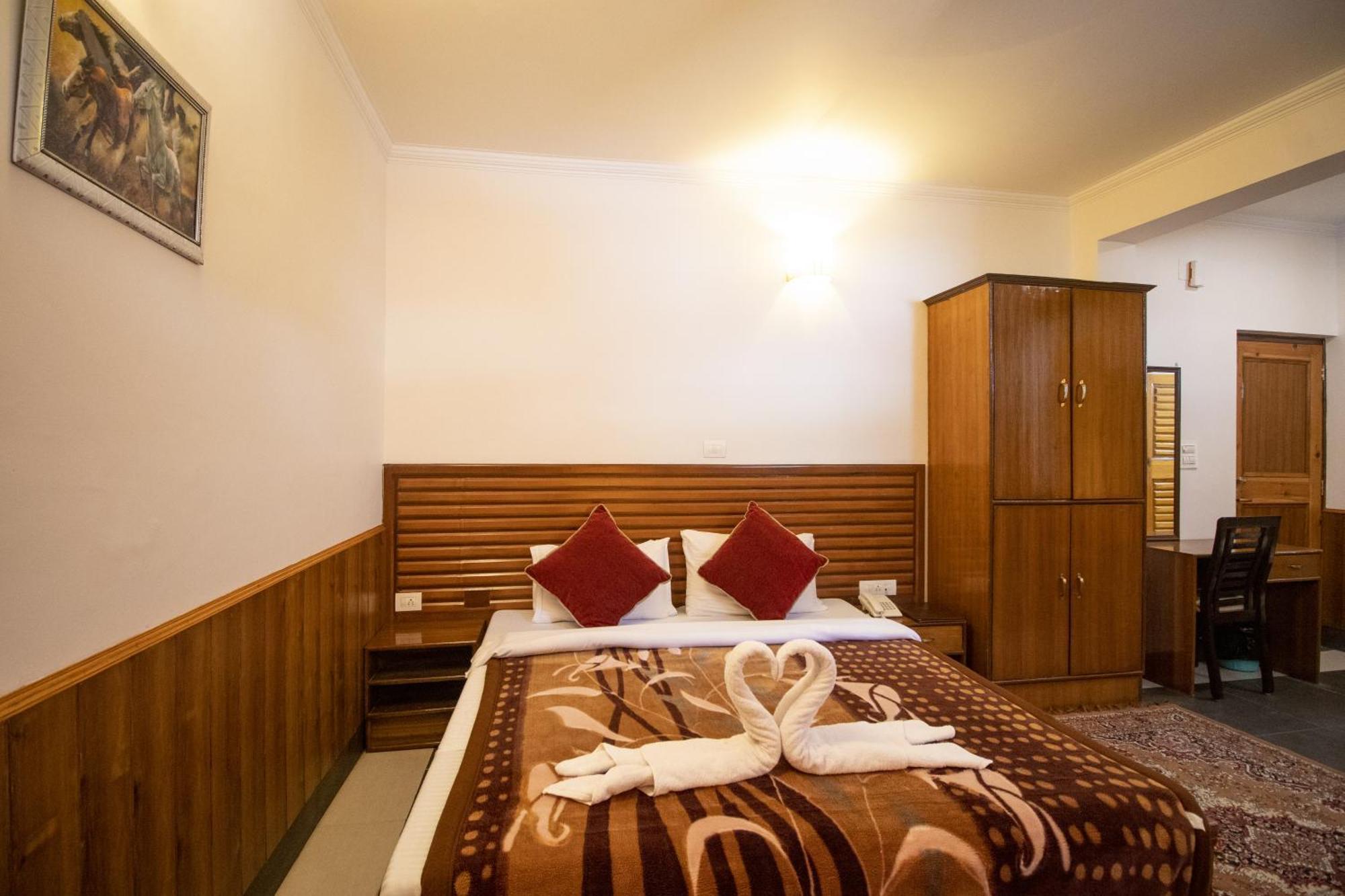 Wow Stayz2 Hotel The Lodge Dharamshala Exterior photo